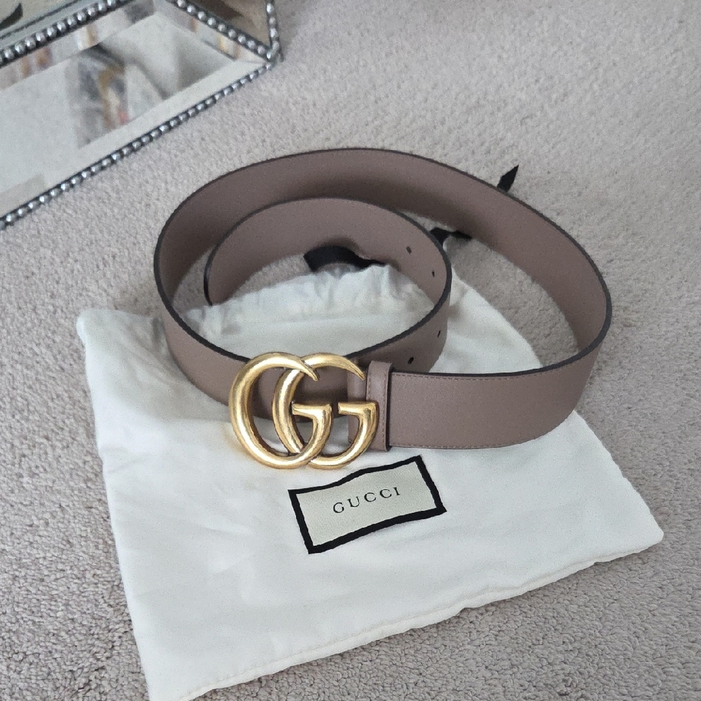 Gucci Women's Beige Leather Belt with Gold GG Buckle